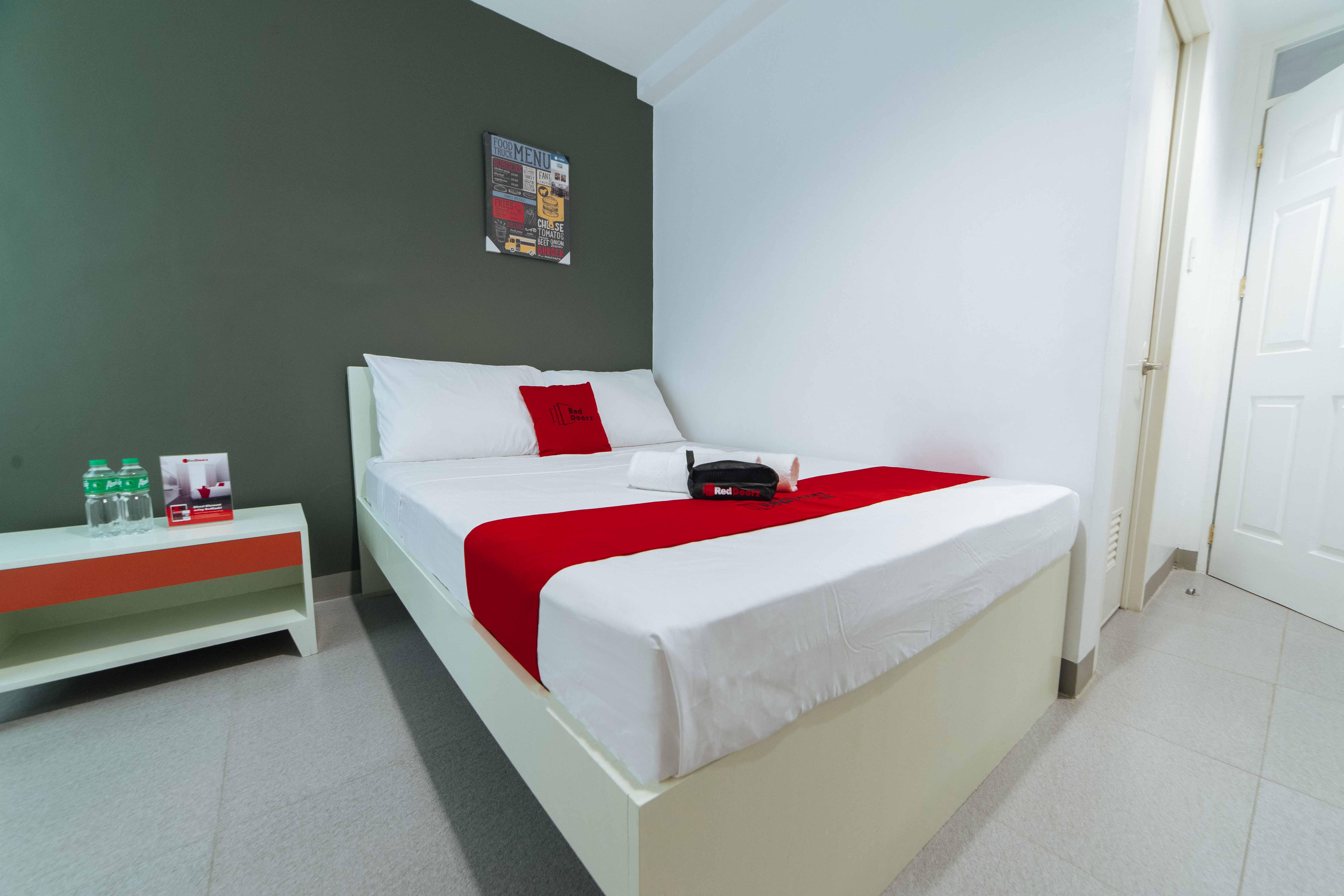 RedDoorz Plus @ Roxas Street Davao Zewnętrze zdjęcie